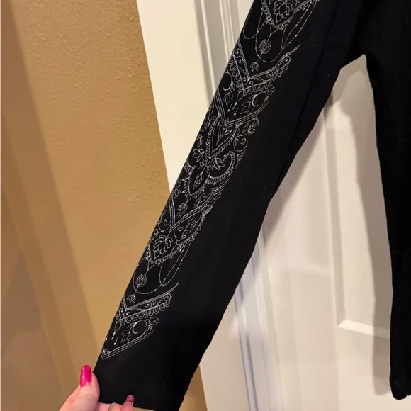 Torrid Print Sleeve Top - Picture 2 of 4